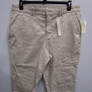 Gloria Vanderbilt Missy Khaki Capris Size 16
